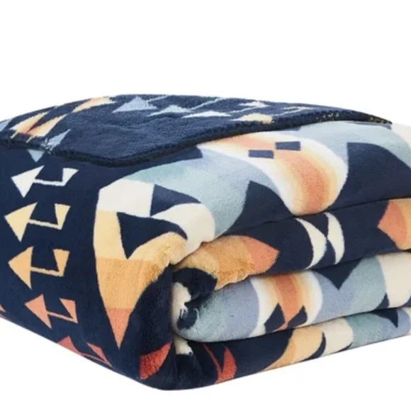 Pendleton Ultra Soft Throw, Big Thunder Print - Picture 4 of 5